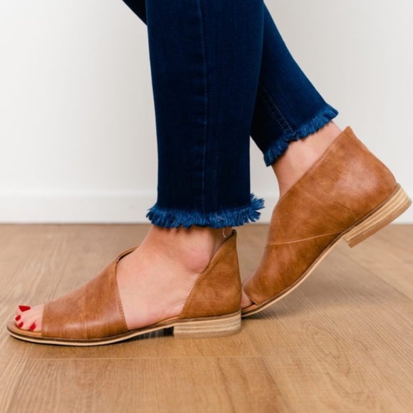 Shoes - QWENN Cut Out Flats